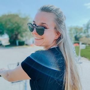 Meet your Posher, Julia